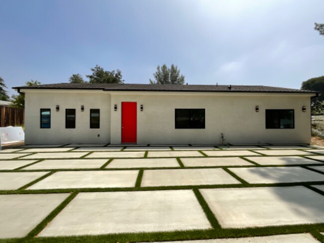 Building Photo - 12310 Lithuania Dr