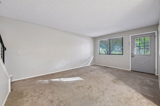 Foto del edificio - 13316 Zenith Ln