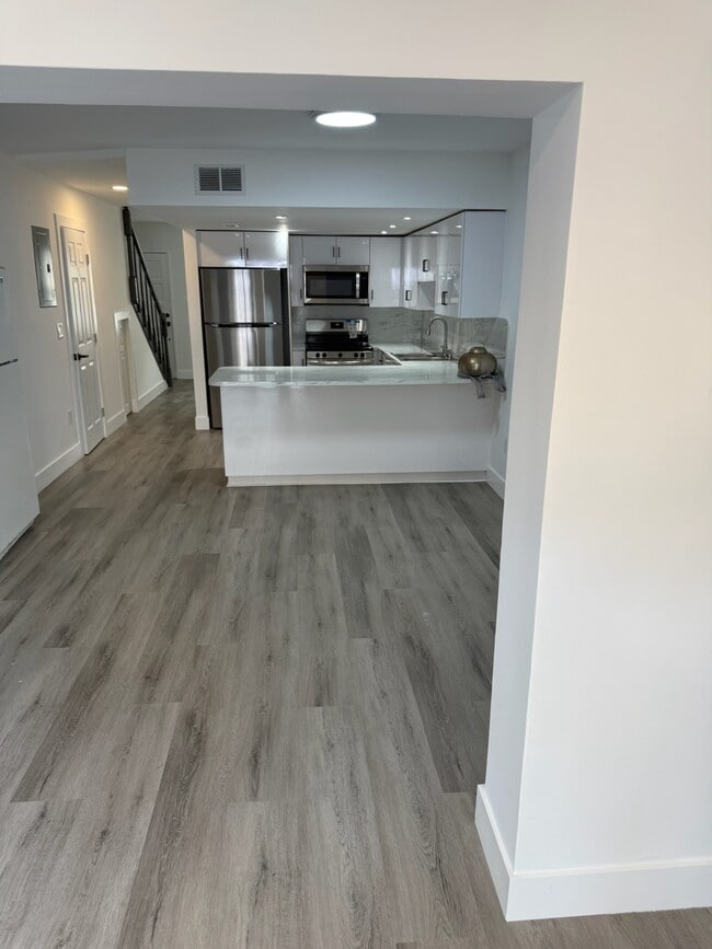 Photo - 1543 W 42nd St Townhome