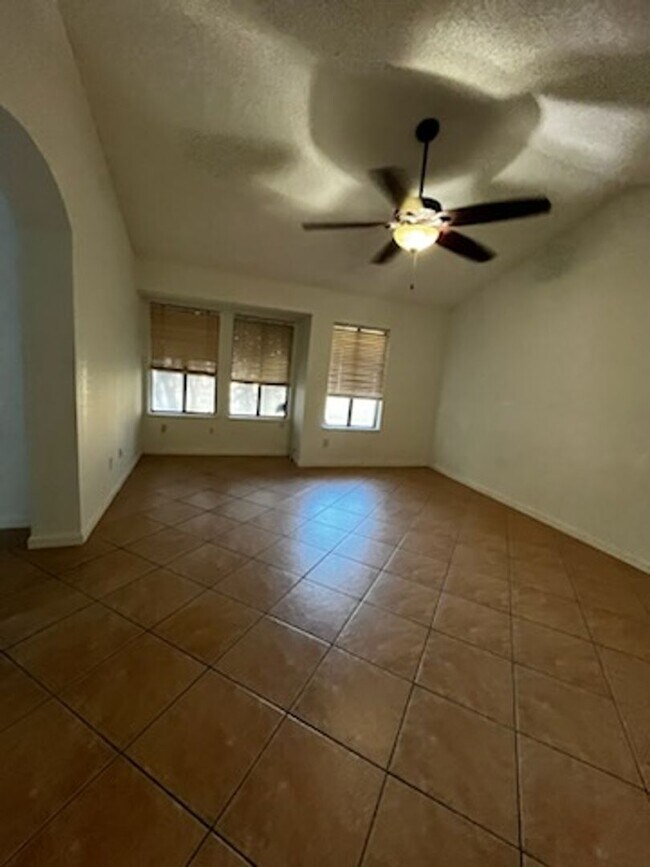 Foto del edificio - 3613 Dovewood St