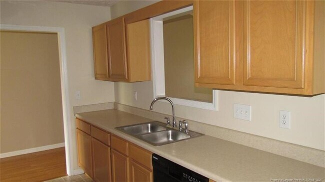 Building Photo - 2442 Larwood Dr