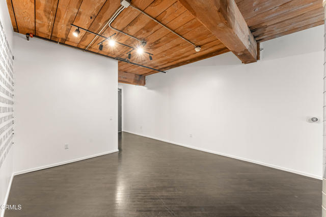 Building Photo - 530 S Hewitt St