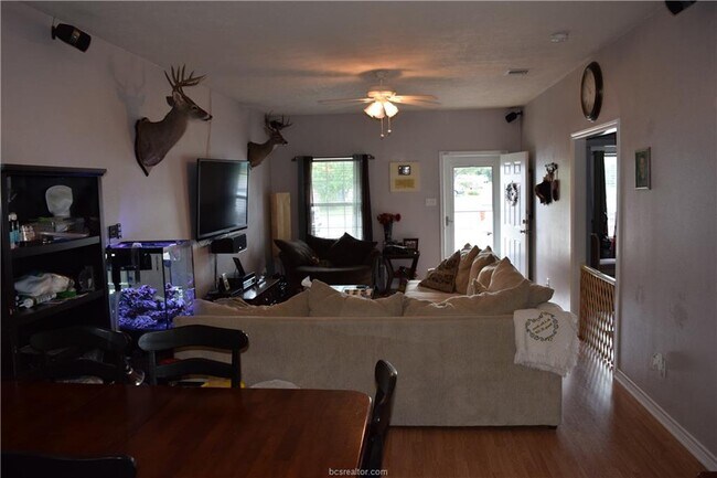 Foto del edificio - 412 Freeman Ave