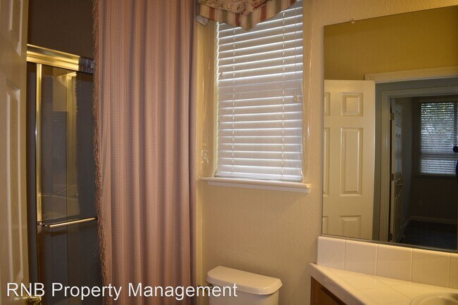 Building Photo - 4 br, 2.5 bath House - 960 Glennfinnan Way