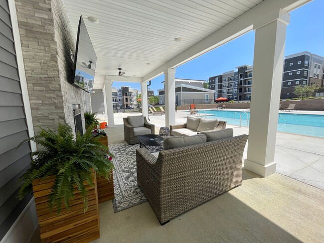 Building Photo - Emilia | 1 Bed 1 Bath | 647 sf