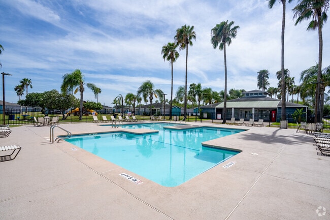 Valley Islands Palms Pool - Valley Island Palms Apartments