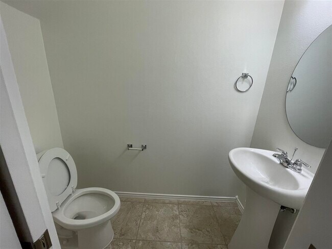 Building Photo - 235 Welland Dr