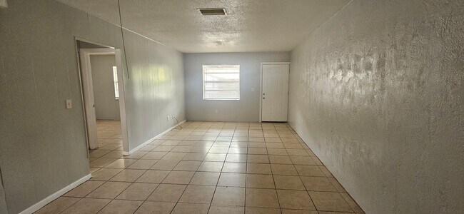 Building Photo - 1221 Kennedy Rd