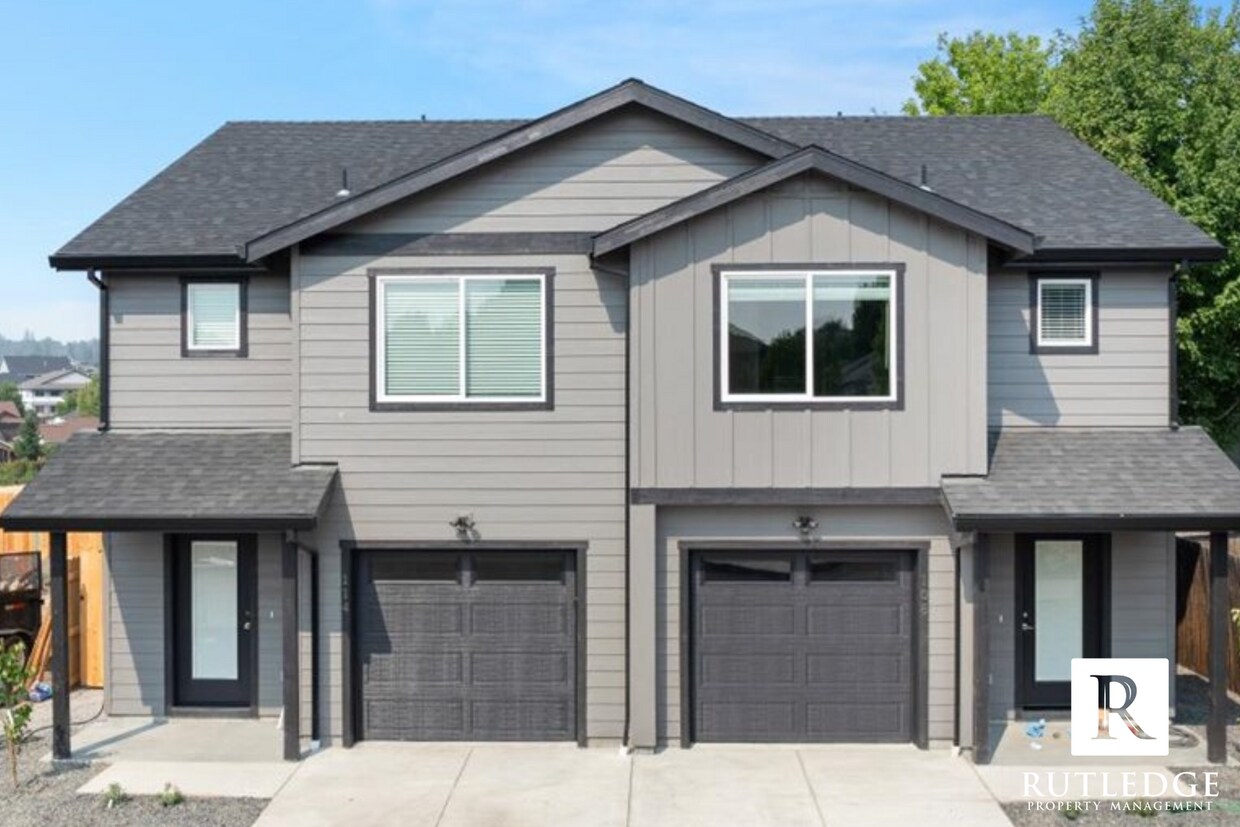 Primary Photo - Gorgeous! Brand New 3 Bedroom Townhome in ...