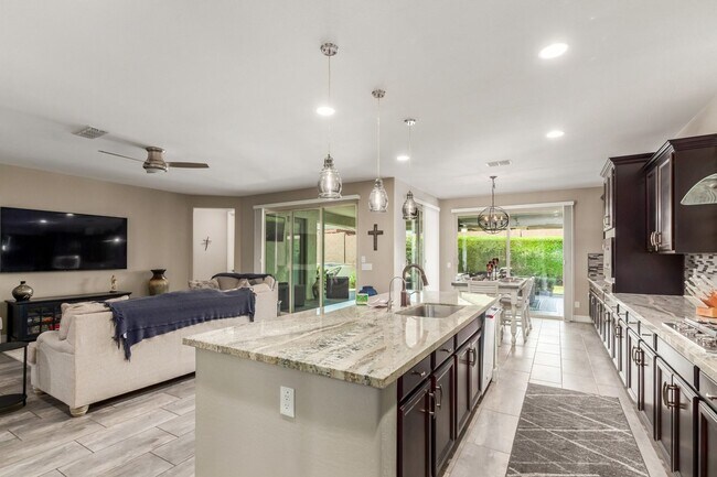 Foto del edificio - Spacious 4BR House in Goodyear