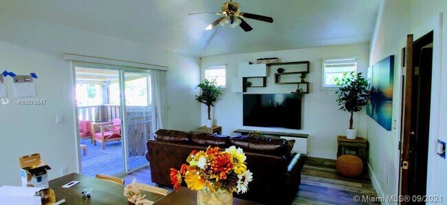 Foto del edificio - 1531 NE 35th St