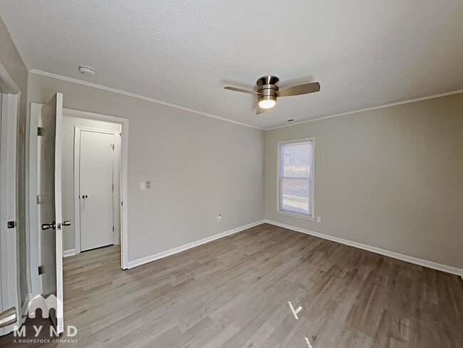 Building Photo - 8213 Willowlake Ct