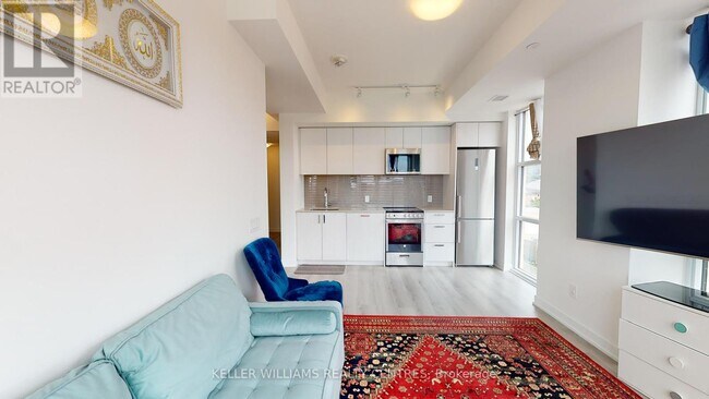 Photo du bâtiment - 1787-1787 St Clair Ave W