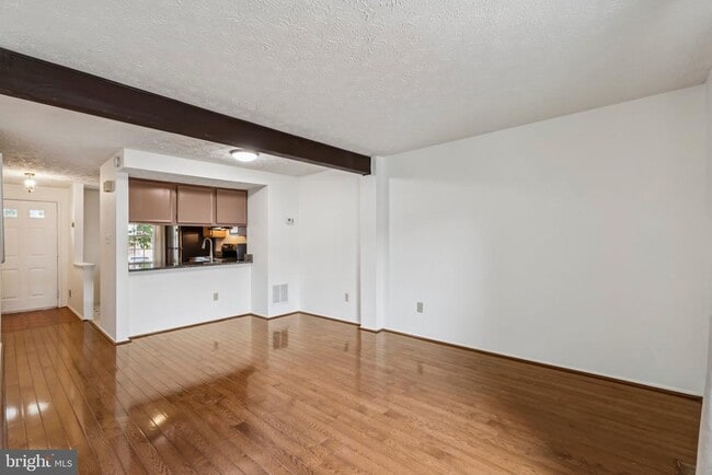 Building Photo - 8277 Crestmont Cir