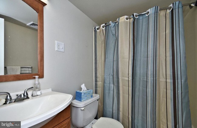 Building Photo - 209 Meadowview Ln
