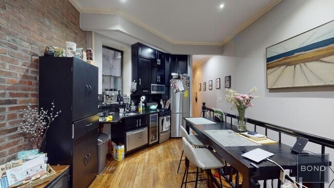 Building Photo - 248 Mott St