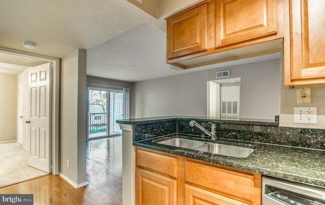 Foto del edificio - 3305 Wyndham Cir