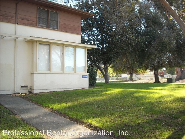 Building Photo - 1082 Azuar Ave