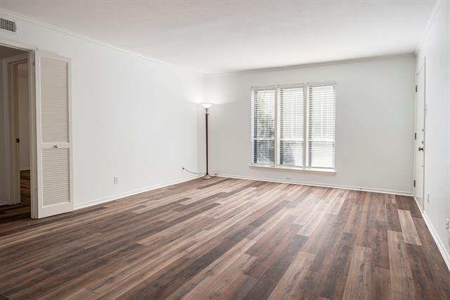 Foto del edificio - 10767 Villager Rd