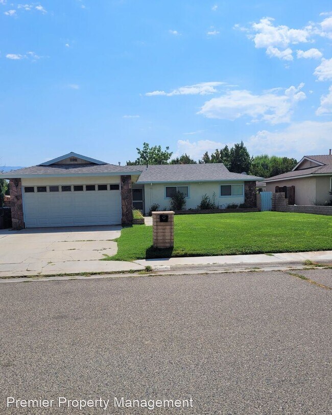 Foto del edificio - 3 br, 2 bath House - 1554 Rocking W Drive