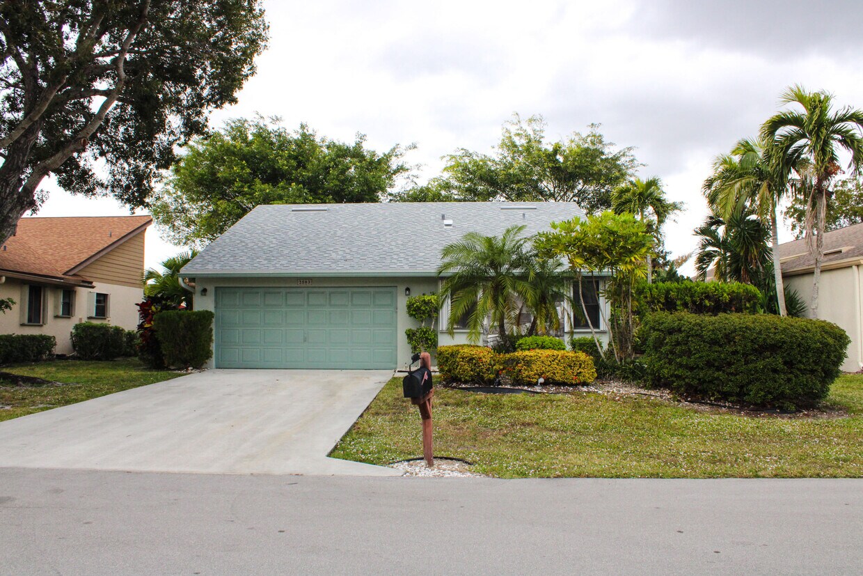 Primary Photo - 2583 NW 13th St