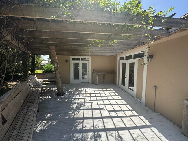 Building Photo - 98 Terra Cotta Way