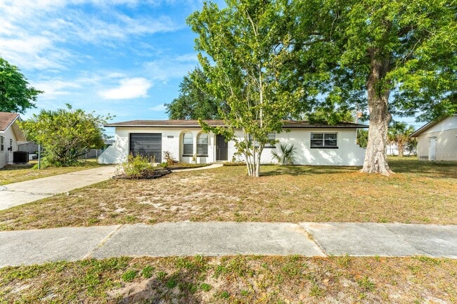 Building Photo - 2160 Fairlane Dr