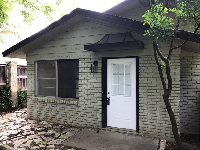 Building Photo - 705 Brownlee Cir