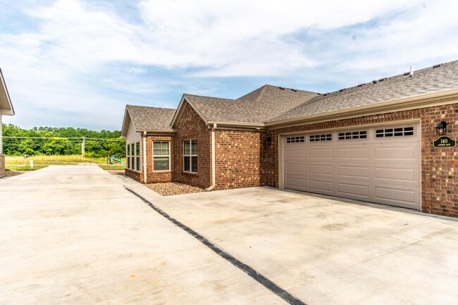 Building Photo - 164 Garden Gate Dr