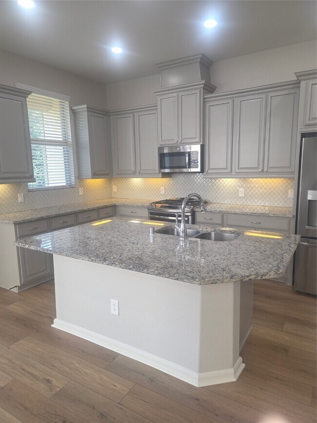 Foto del edificio - 18554 Jasmine Garden Pl