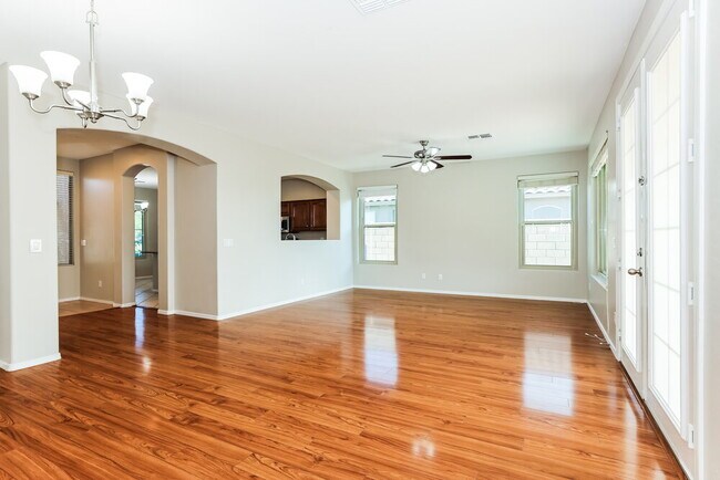 Foto del edificio - 3355 E Hampton Ln