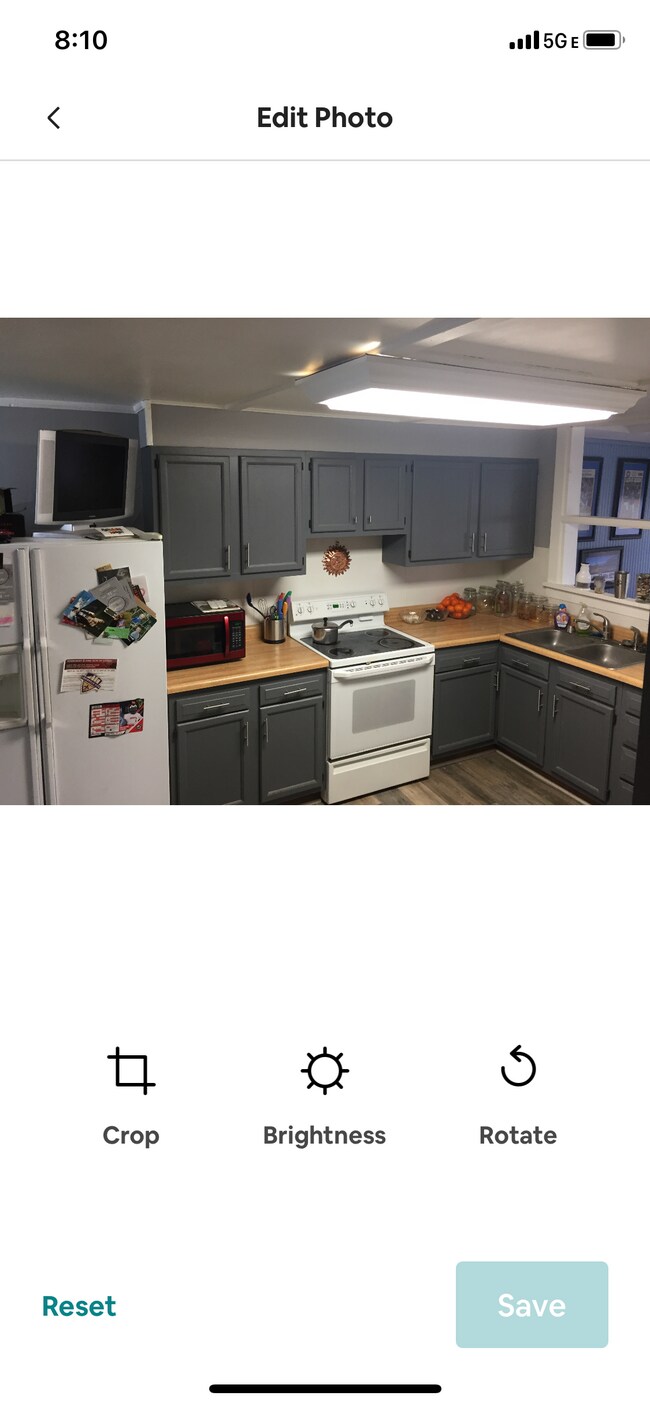 Large kitchen with appliances - 1035 Milton St