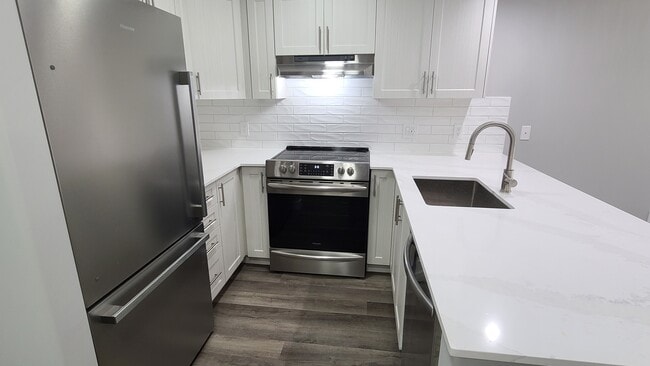 Photo du bâtiment - Recently Renovated 2 Bed + 2 Bath Home in ...