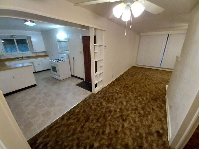 Building Photo - Cute 3 bdrm w/ yard in Shasta Lake!