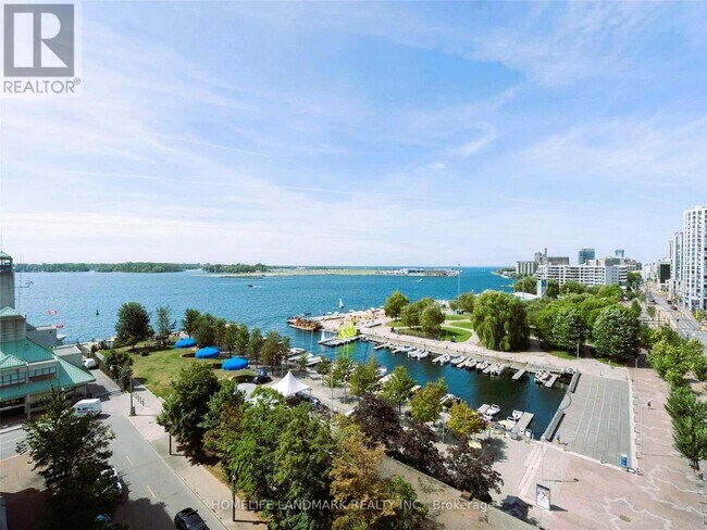 Photo du bâtiment - 251 Queens Quay W