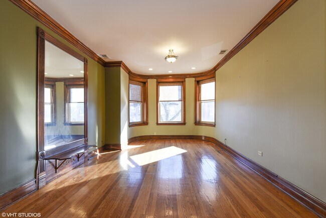 Foto del edificio - 4810 S Prairie Ave