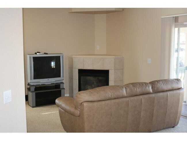 Building Photo - 3040 Mandalay Grove