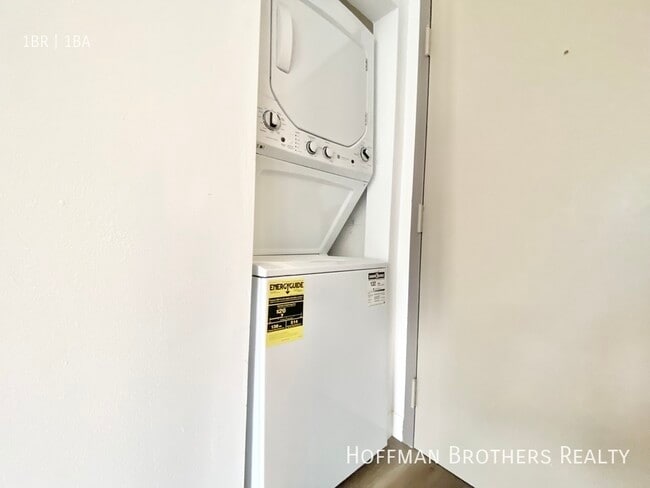 Foto del edificio - 1240 S Bronson Ave