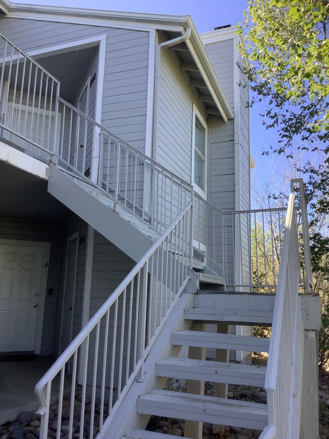 Building Photo - 604 N Bagby Dr