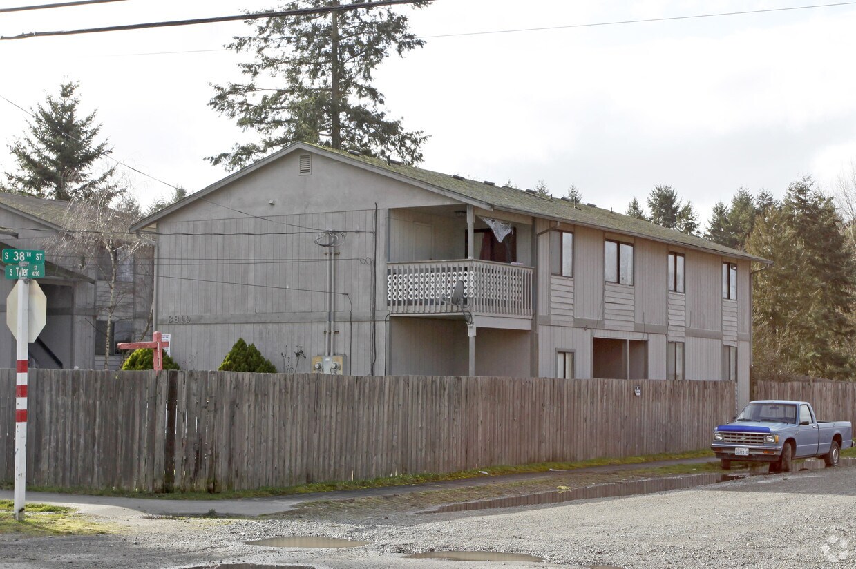 Building Photo - 3810 S Tyler St