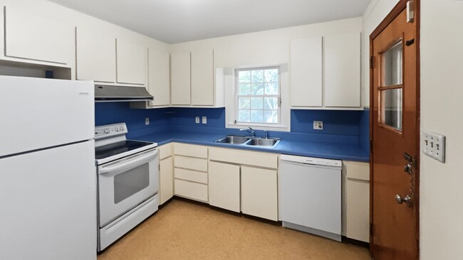 Building Photo - 6909 Justice Dr