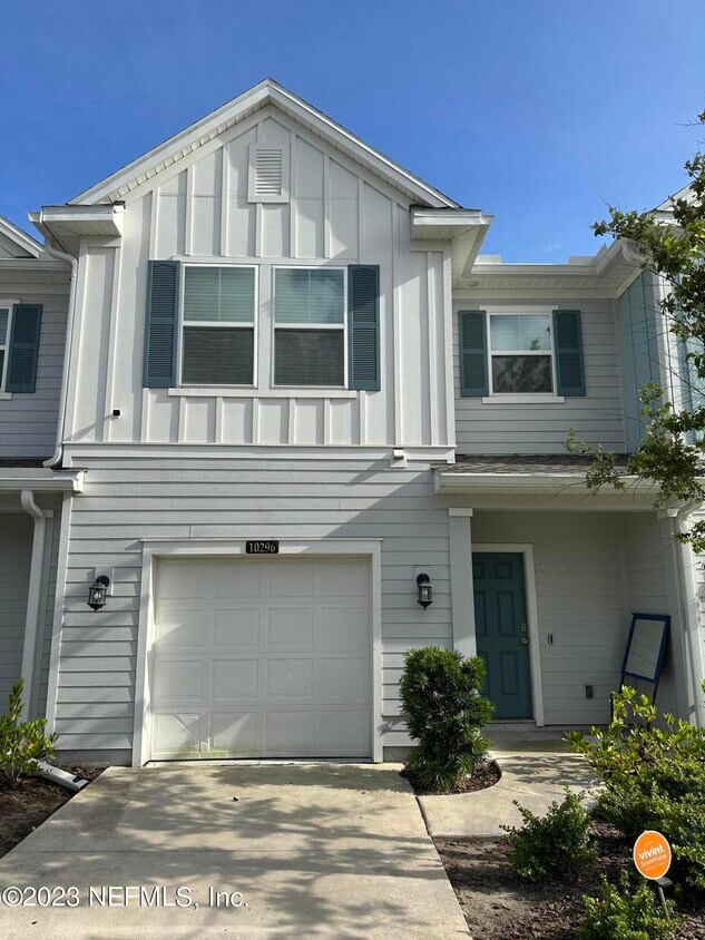 Foto principal - 10296 Alder Creek Ln