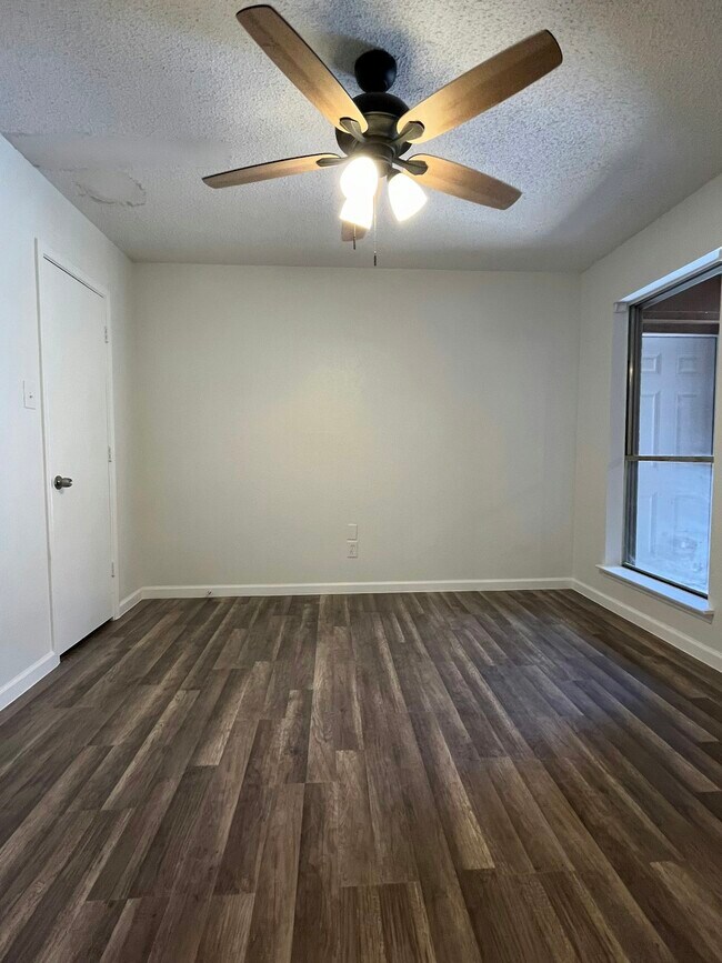 Foto del edificio - 6862 S Creek Dr