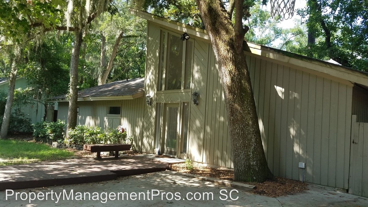Primary Photo - 3 br, 2 bath House - 6 Park Rd.