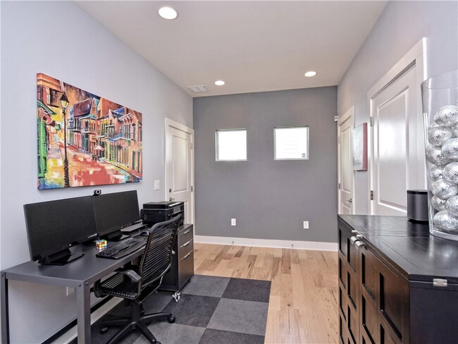 Building Photo - 2706 Halcyon Dr