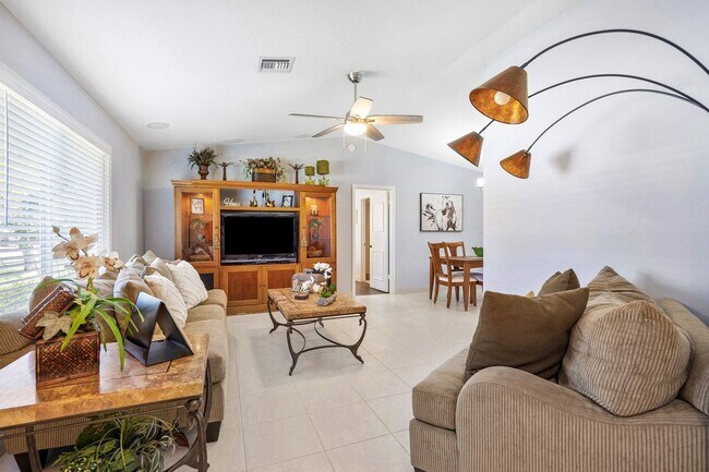 Building Photo - 1262 Pinetta Cir