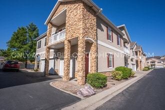 Building Photo - 1052 Canyon Meadow Dr