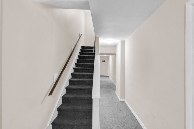 Building Photo - 439 Walnut St