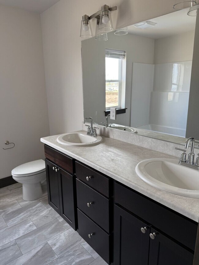 Building Photo - Brand New 3 Bed 2.5 Bath with double attac...