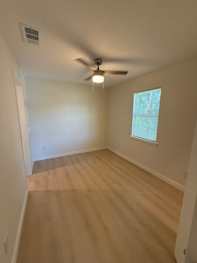 Foto del edificio - 1702 Pueblo St